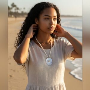 Clam shell pearl necklace with pearl in the center